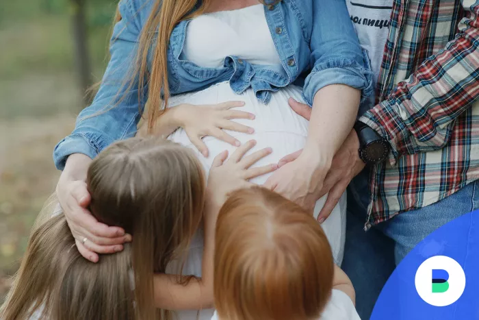 Terhes kismama 2 gyerekkel akik így szja mentességi állami támogatást kapnak