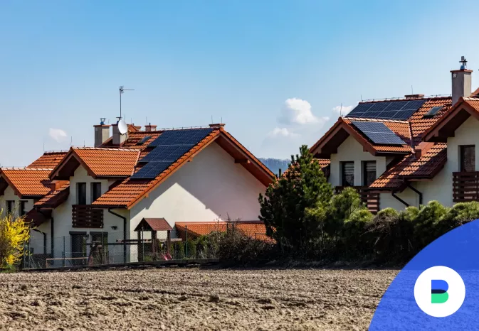 Építésii hitelből felépített családi házak napelemmel